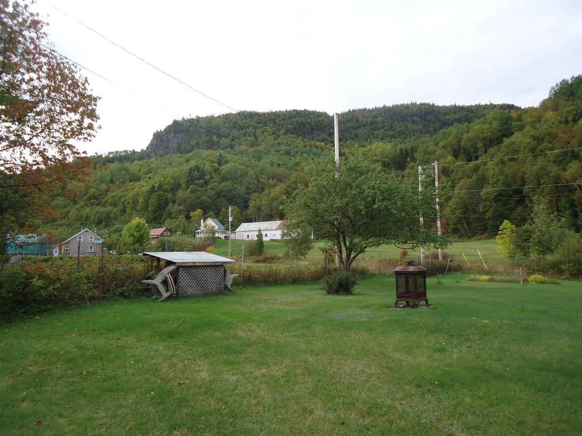 Chalet Saint-Thomas LʼAnse-Saint-Jean Esterno foto